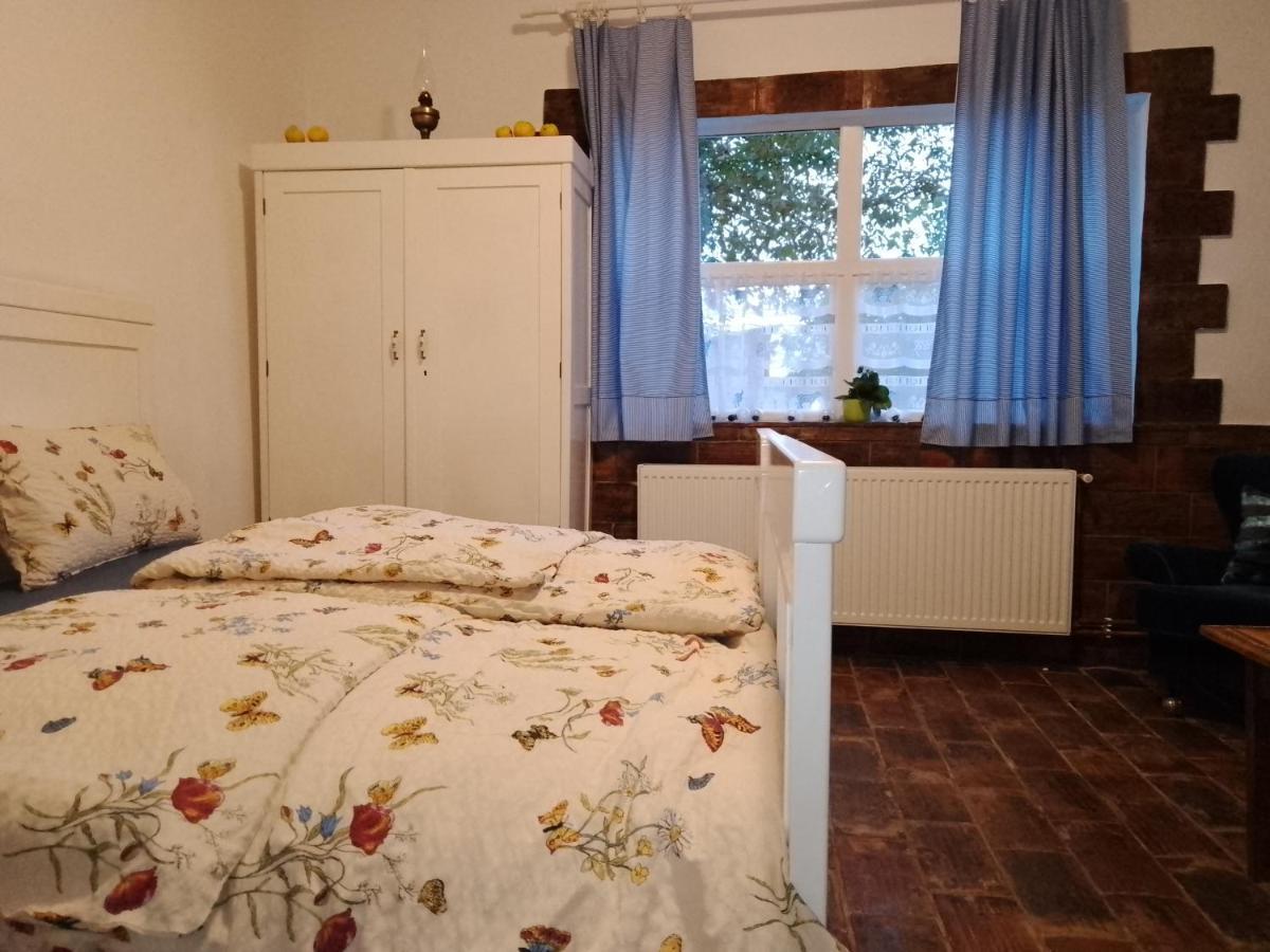 Matejev Konak Susara Bagian luar foto