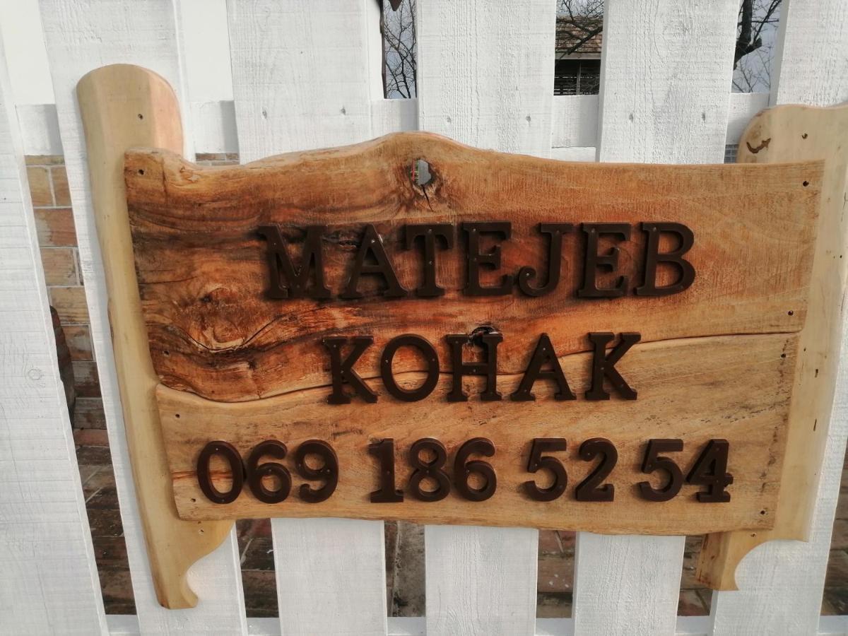 Matejev Konak Susara Bagian luar foto